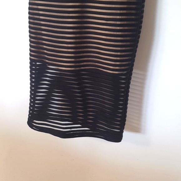 Avery Size 6 Black Strapless Striped Evening Dress - Picture 3 of 9